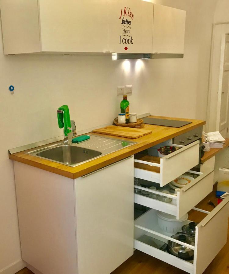 Central Suite Apartment 바리 외부 사진